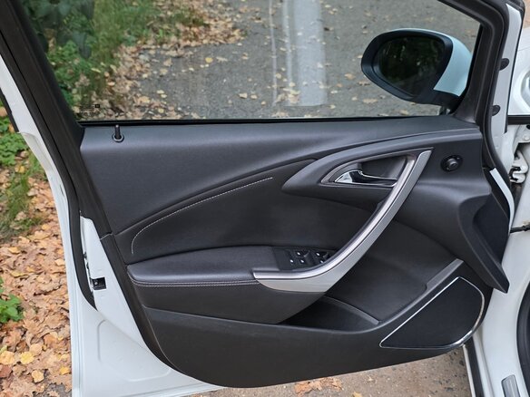2011 Opel Astra J, белый - вид 16