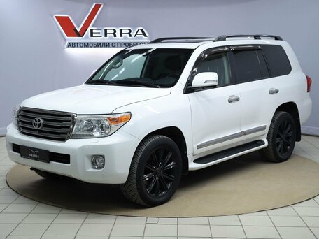 2013 Toyota Land Cruiser 200 Series Рестайлинг 1, белый, 3350000 рублей, вид 1