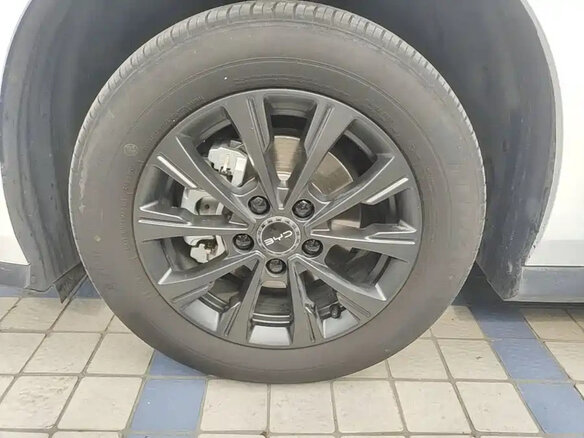 2025 BYD E7 57.6 kWh, белый, 1999111 рублей - вид 22