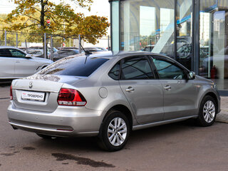 2017 Volkswagen Polo V Рестайлинг, серебристый, 1149000 рублей, вид 4