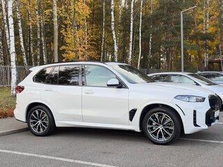 2025 BMW X5 40i IV (G05/G18) Рестайлинг, белый, 13000000 рублей, вид 3