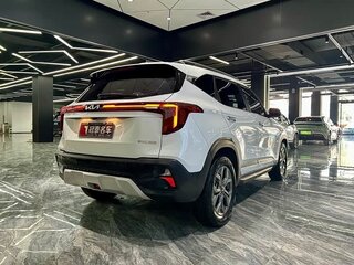 2023 Kia Seltos I Рестайлинг, белый, 1690000 рублей, вид 4
