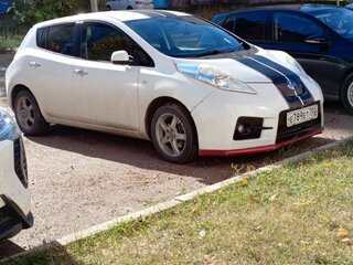 2012 Nissan Leaf (EM61) I (ZE0/AZE0), белый, 950000 рублей, вид 1