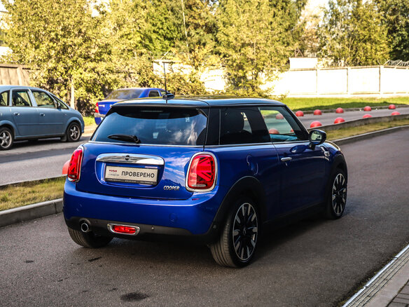 2020 Mini Hatch Cooper III (F55/F56) Рестайлинг, синий, 2333500 рублей - вид 5