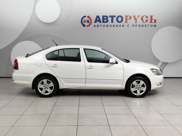 2011 Skoda Octavia II (A5) Рестайлинг, белый - вид 4