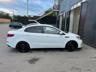 2016 Kia Rio III Рестайлинг, белый, 670000 рублей, вид 2
