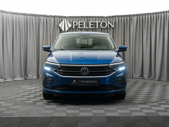 2021 Volkswagen Polo VI, синий, 1560000 рублей - вид 2