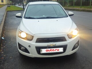 2014 Chevrolet Aveo II, белый, 650000 рублей, вид 3