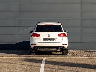 2012 Volkswagen Touareg II, белый, 2095000 рублей, вид 5