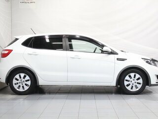 2014 Kia Rio 6-speed III, белый, 779000 рублей, вид 3