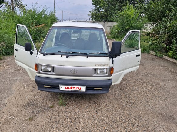 1998 Toyota TownAce, белый, 800000 рублей - вид 10