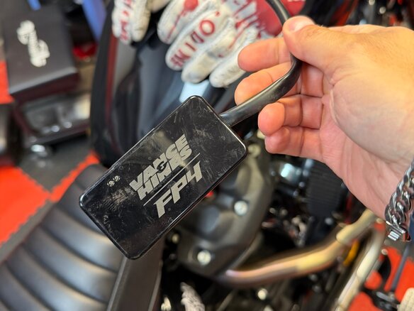 2021 Harley-Davidson Street Bob, серый - вид 12
