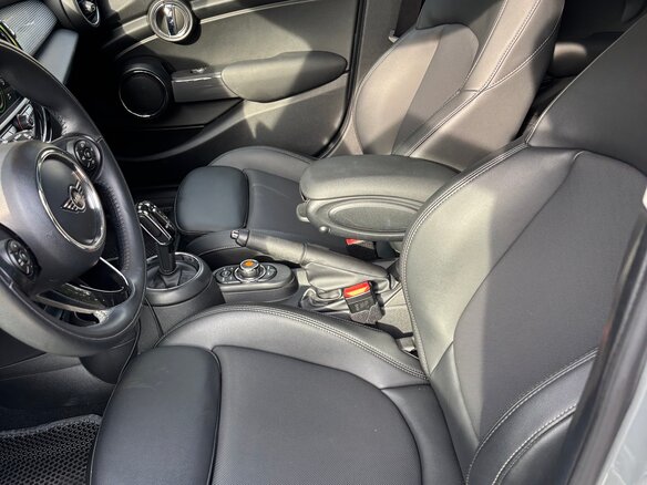 2020 Mini Hatch Cooper III (F55/F56) Рестайлинг, серый, 2350000 рублей - вид 2