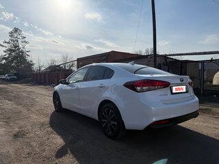 2017 Kia Cerato III Рестайлинг (Classic), белый, 1250000 рублей, вид 4