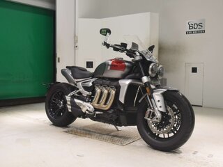 2022 Triumph Rocket III, серебристый, 1994000 рублей, вид 3