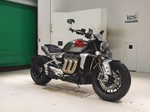 2022 Triumph Rocket III, серебристый, 1994000 рублей - вид 2