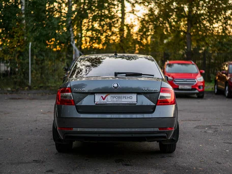 2020 Skoda Octavia III (A7) Рестайлинг, серый, 1899000 рублей, вид 4