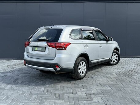 2016 Mitsubishi Outlander III Рестайлинг 2, серебристый, 1620000 рублей, вид 2