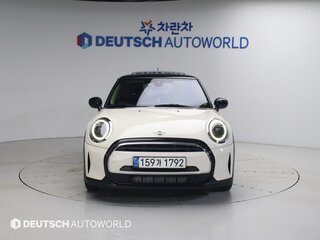 2022 Mini Hatch Cooper III (F55/F56) Рестайлинг 2, белый, 1780000 рублей, вид 2