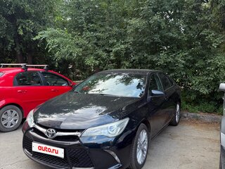 2015 Toyota Camry VII (XV50) Рестайлинг, чёрный, 1430000 рублей, вид 2