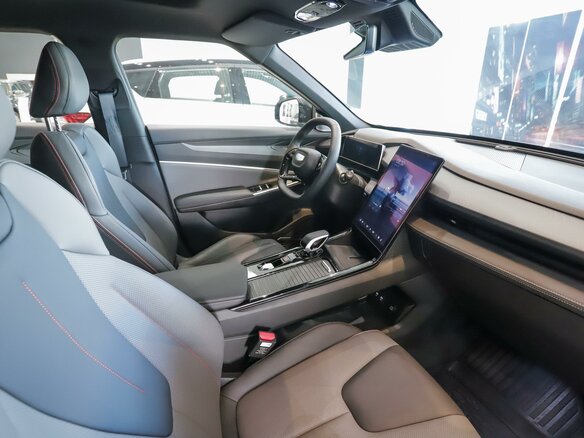 2026 Geely Cityray, серый, 3345000 рублей - вид 21