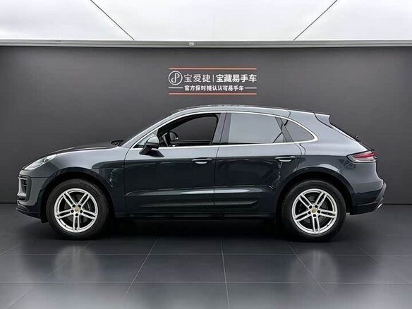 2023 Porsche Macan I Рестайлинг 2, серый, 6750000 рублей - вид 3