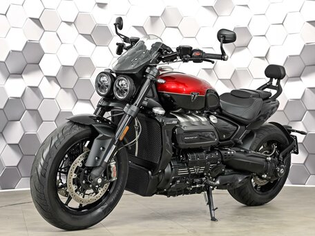 2025 Triumph Rocket 3, красный, 2899000 рублей, вид 2