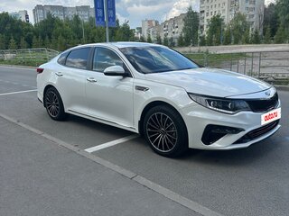 2019 Kia Optima IV Рестайлинг, белый, 1480000 рублей, вид 2