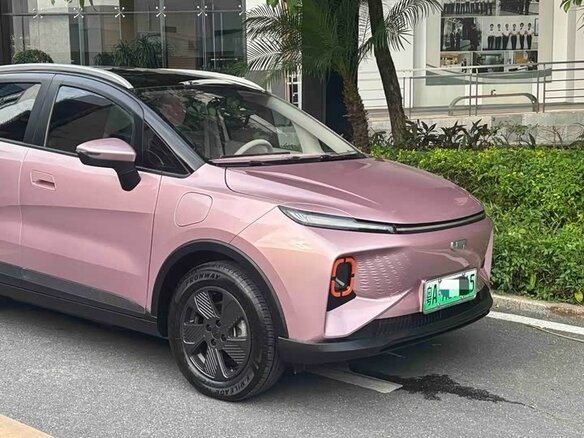 2023 Geely Geometry E 39.4 kWh, розовый - вид 6