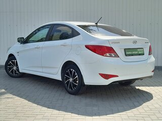 2015 Hyundai Solaris I Рестайлинг, белый, 999000 рублей, вид 3