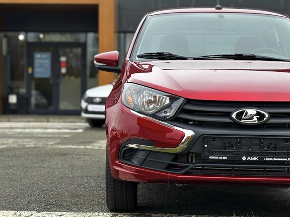 2026 Lada (ВАЗ) Granta I Рестайлинг, красный, 1208000 рублей - вид 3