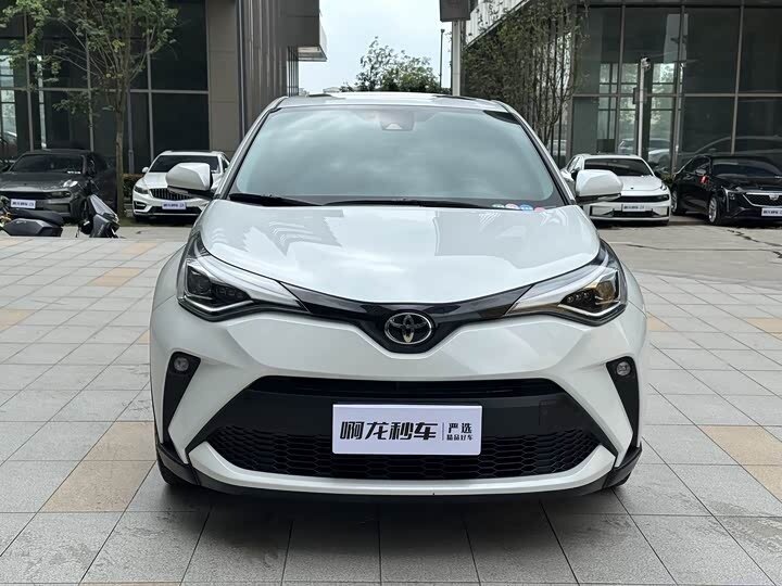 Открыть фотографии: Toyota C-HR I Рестайлинг