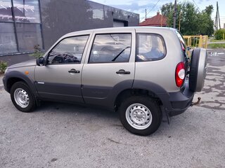2010 Chevrolet Niva I Рестайлинг, серый, 460000 рублей, вид 4