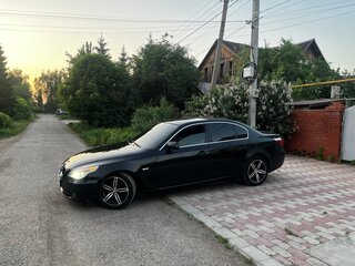 2008 BMW 5 серии 520i V (E60/E61) Рестайлинг, чёрный, 550000 рублей, вид 4