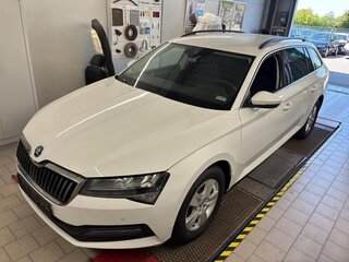 2023 Skoda Superb III Рестайлинг, белый, 2262000 рублей, вид 1