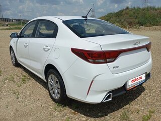 2021 Kia Rio IV Рестайлинг, белый, 1790000 рублей, вид 4