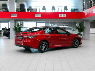 2021 Toyota Camry VIII (XV70) Рестайлинг, красный, 2750000 рублей, вид 2