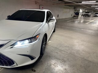 2023 Lexus ES 300h VII Рестайлинг, белый, 4500000 рублей, вид 3