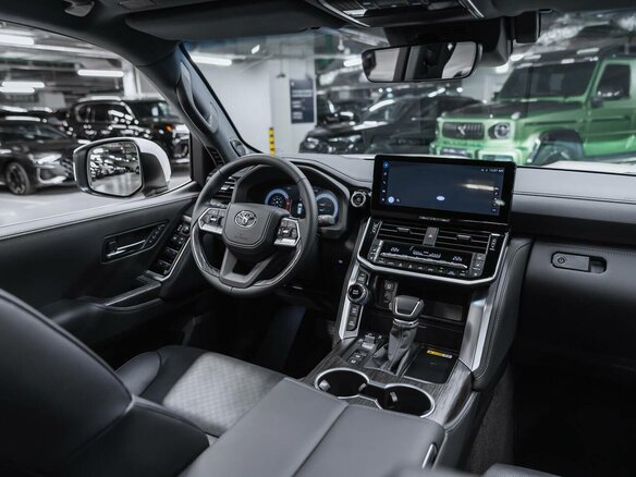 2026 Toyota Land Cruiser 300 Series, белый, 14850000 рублей - вид 11