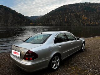 2002 Mercedes-Benz E-Класс 220 III (W211, S211), серебристый, 699999 рублей, вид 2