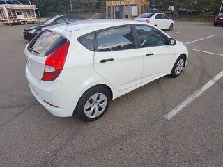 2015 Hyundai Solaris I Рестайлинг, белый, 800000 рублей, вид 4