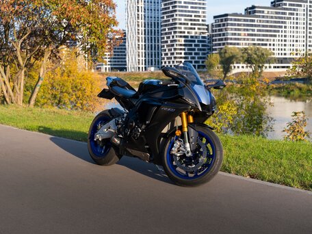 2021 Yamaha YZF-R1M, чёрный, 2900000 рублей, вид 3