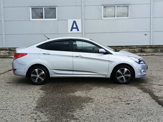 2015 Hyundai Solaris I Рестайлинг, серебристый, 1119600 рублей, вид 4