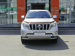 2014 Toyota Land Cruiser Prado 150 Series Рестайлинг 1, серебристый, 3070000 рублей, вид 2