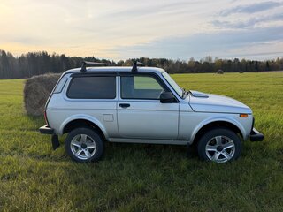 2024 Lada (ВАЗ) Niva Legend I, серебристый, 940000 рублей, вид 4