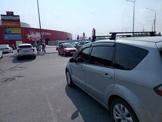 2007 Ford S-MAX I, серебристый, 606000 рублей, вид 4