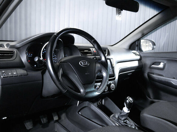 2015 Kia Rio III Рестайлинг, чёрный, 900000 рублей - вид 10