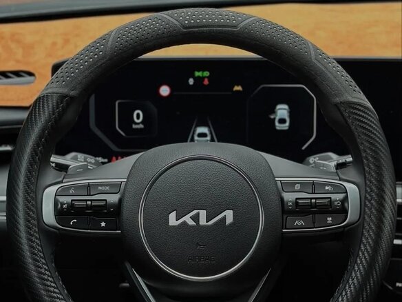 2023 Kia K5 III Рестайлинг, чёрный, 2960000 рублей - вид 13