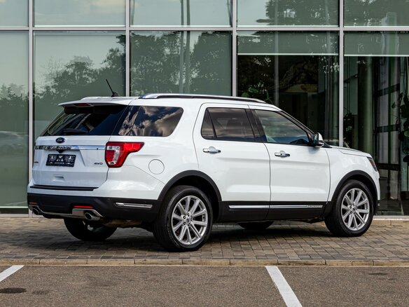 2018 Ford Explorer V Рестайлинг, белый, 2335000 рублей - вид 24