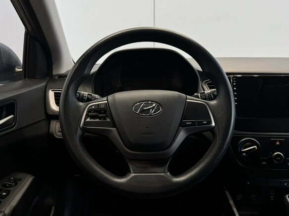 2020 Hyundai Solaris II, серый, 1330000 рублей - вид 12
